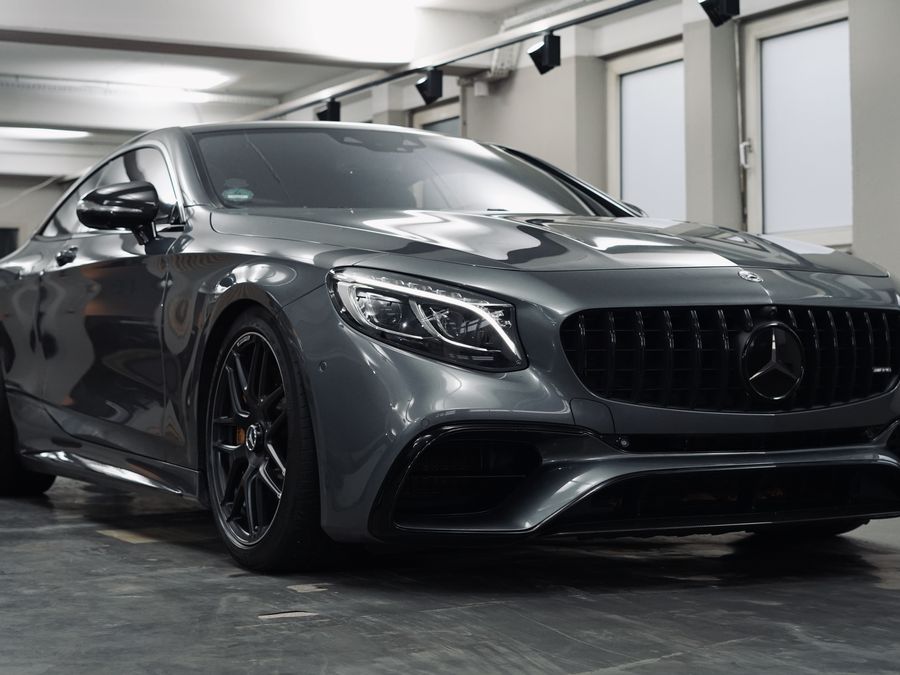 Mercedes-AMG S63 Coupe im Showroom