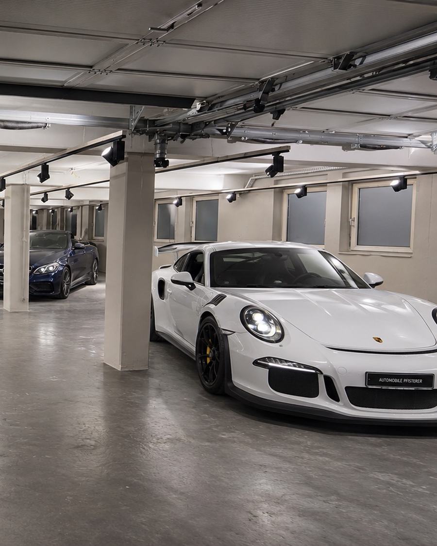 Automobile Pfisterer Showroom